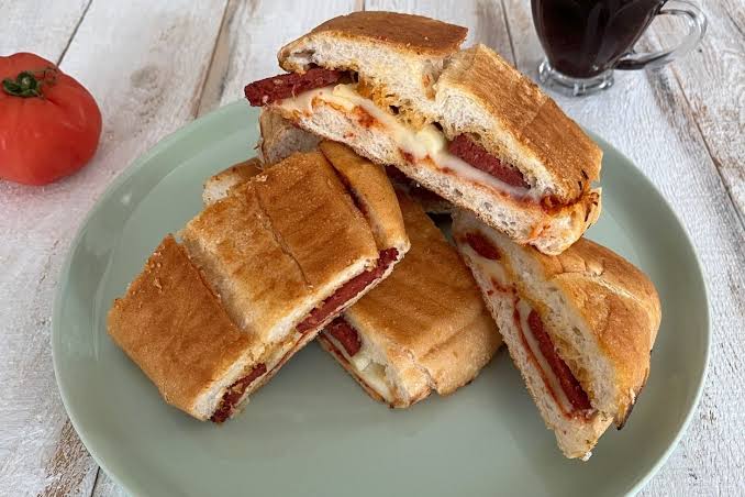 Sucuklu Tost